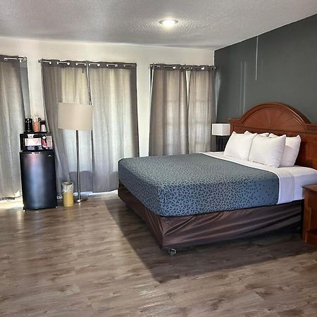 Econo Lodge Inn & Suites On The River Гатлинбург Экстерьер фото