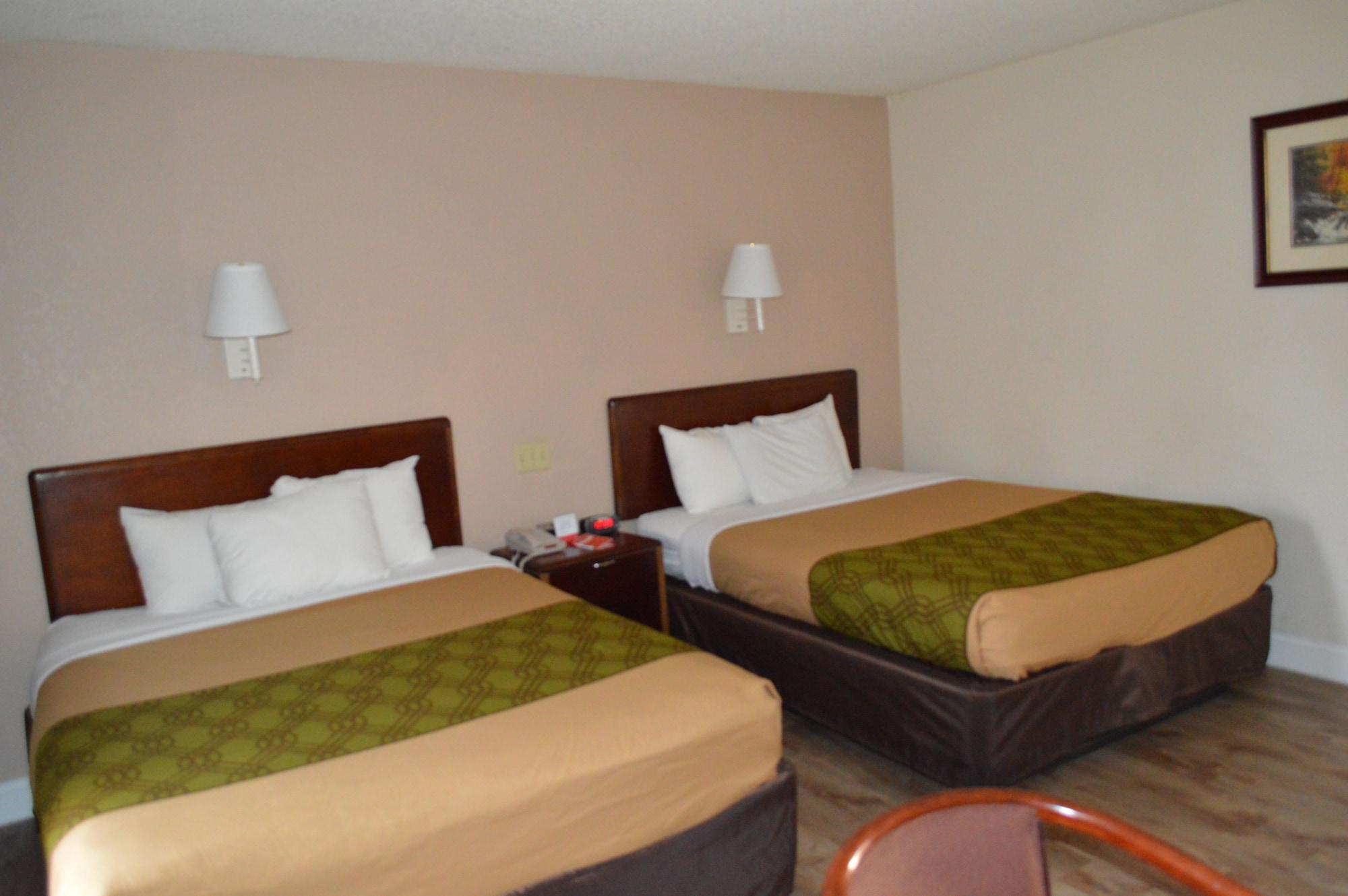 Econo Lodge Inn & Suites On The River Гатлинбург Экстерьер фото
