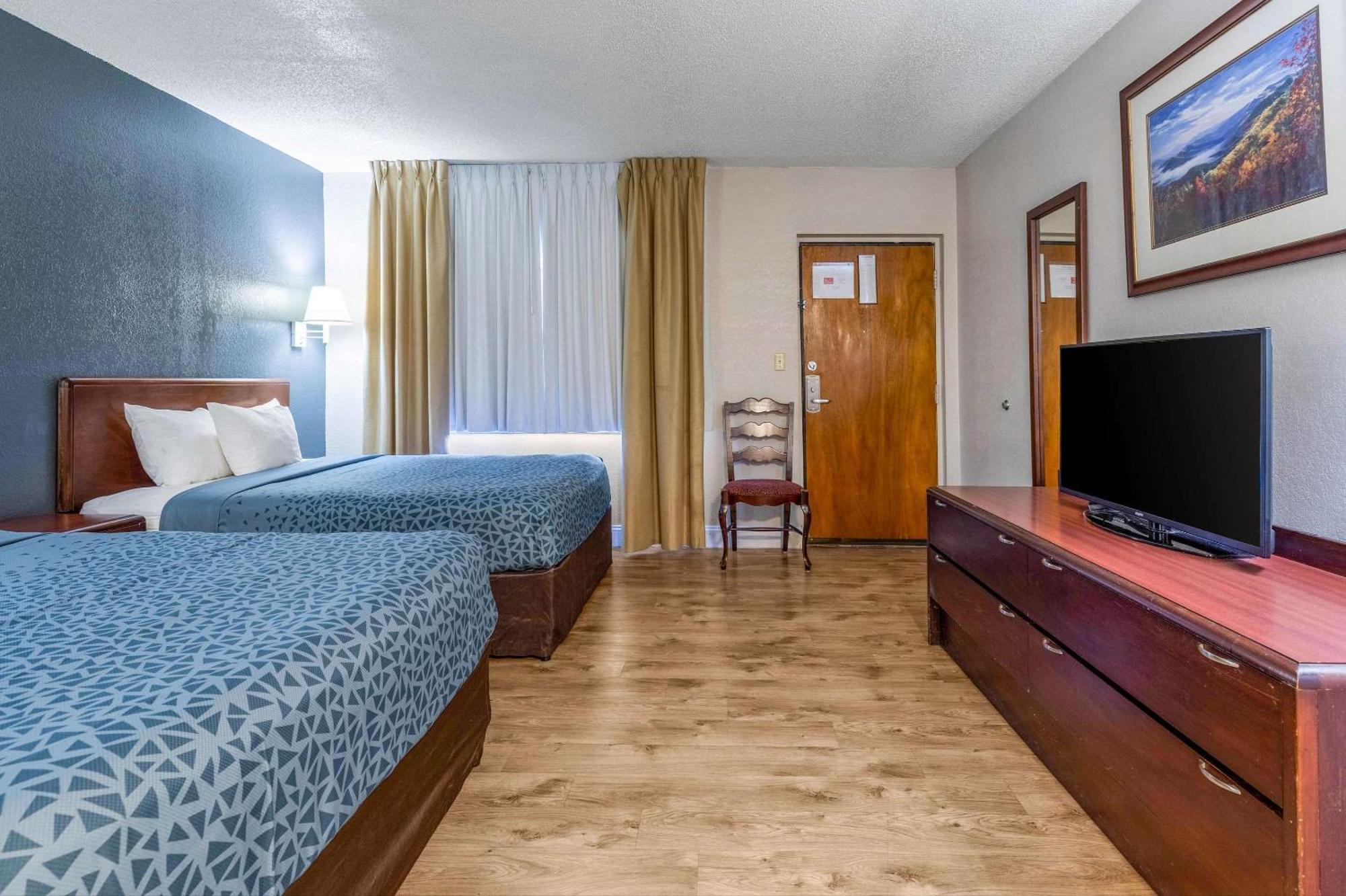 Econo Lodge Inn & Suites On The River Гатлинбург Экстерьер фото