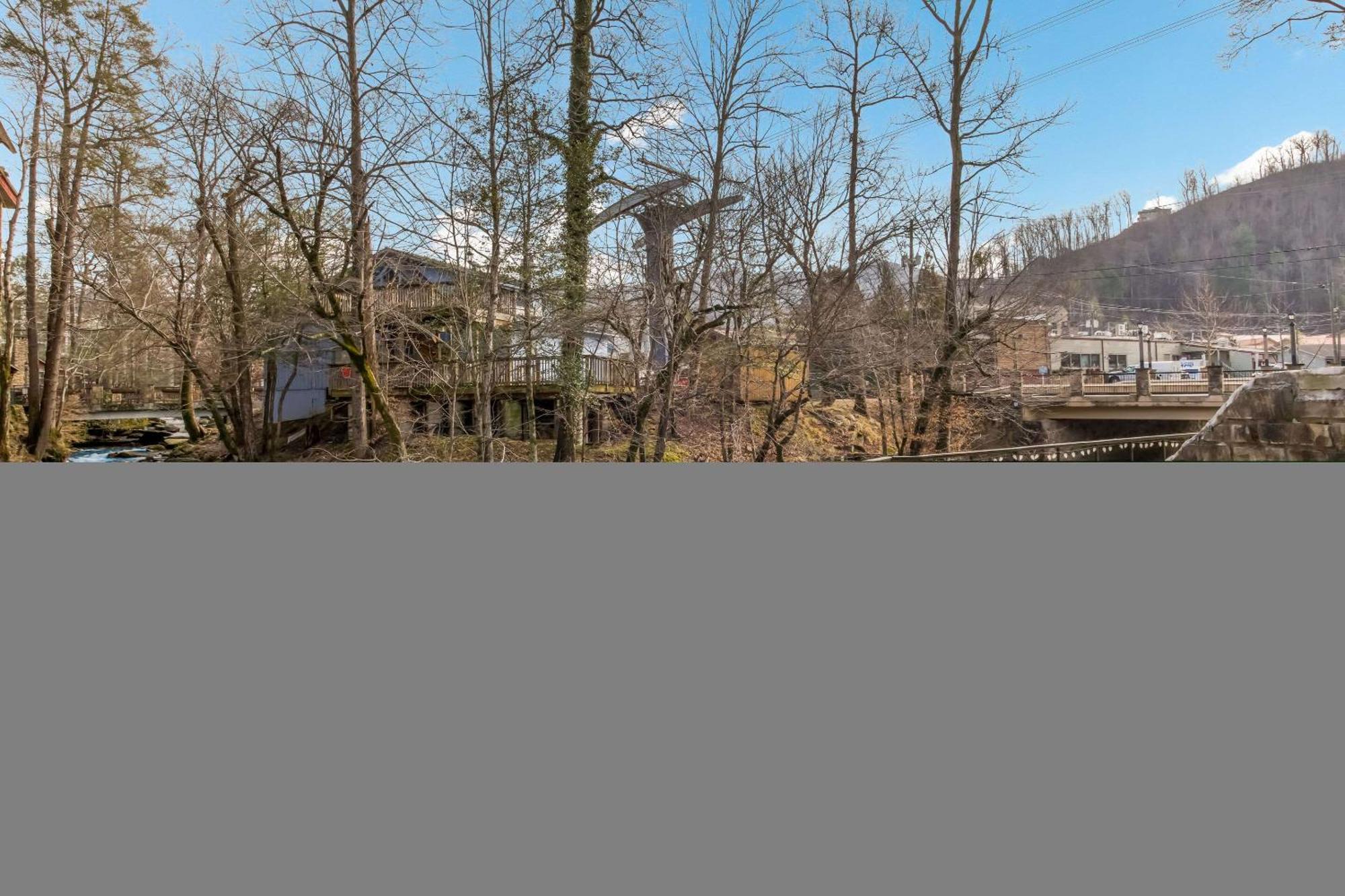 Econo Lodge Inn & Suites On The River Гатлинбург Экстерьер фото