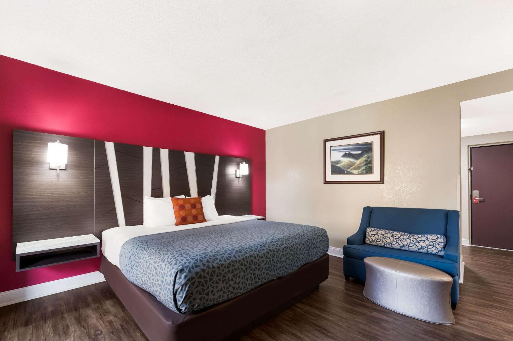 Econo Lodge Inn & Suites On The River Гатлинбург Экстерьер фото